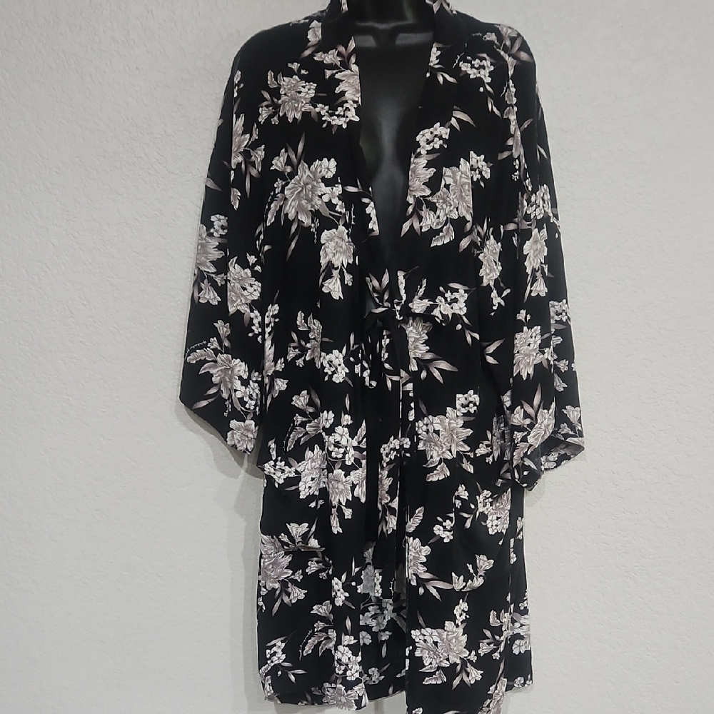Spiritual Gangster | Women's Black White Maya Floral Kimono Loungewear Robe